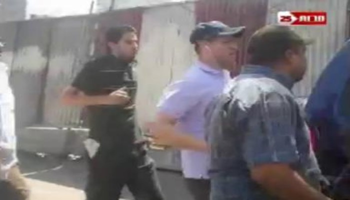 اهالي العباسية يطردون محمد ابو حامد من العباسية (متلفز)