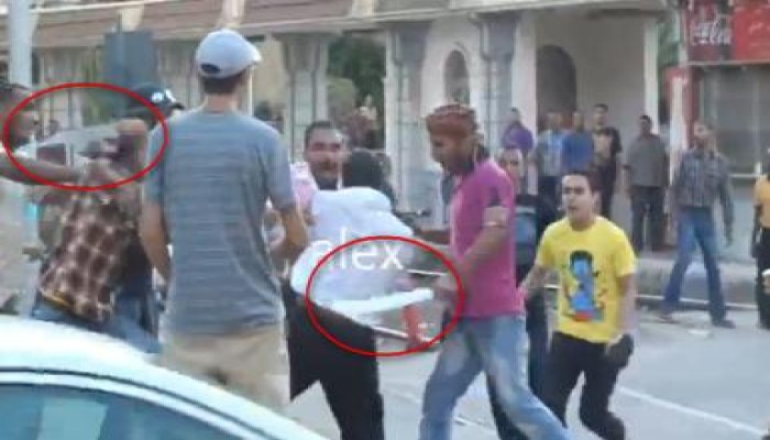 بلطجية مدججين بجميع الأسلحة يهاجمون السكان أمام المنطقة الشمالية بالاسكندرية (متلفز)