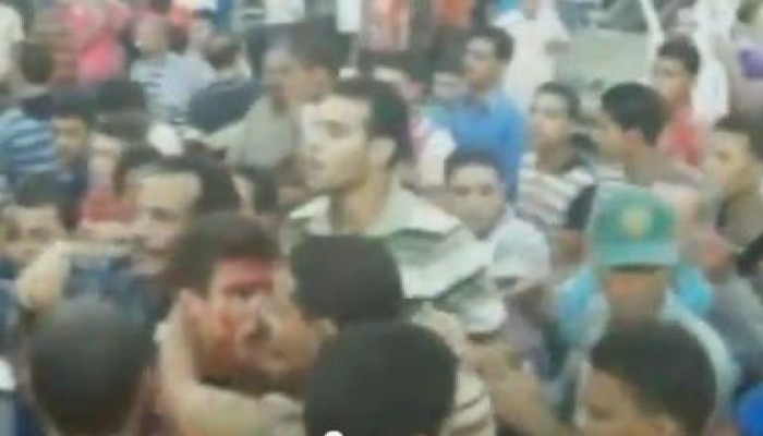 بلطجية الفخراني يمزقون طفل صغير وهو ينصحهم بإبعاده لانه لايريد مصائب (متلفز)