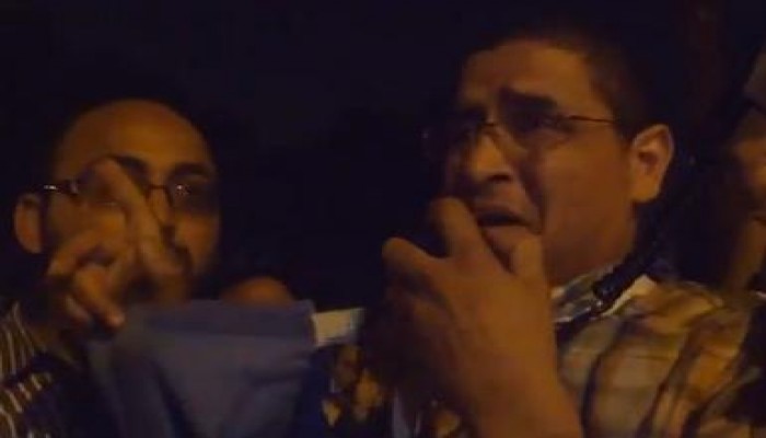 أبو حامد يدعى كسر ذراعه على يد الإخوان وذراعه ينفى ذلك (متلفز)