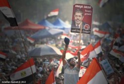 دعوات على مواقع التواصل الإجتماعي لاستقبال شعبي للرئيس مرسي في مطار القاهرة