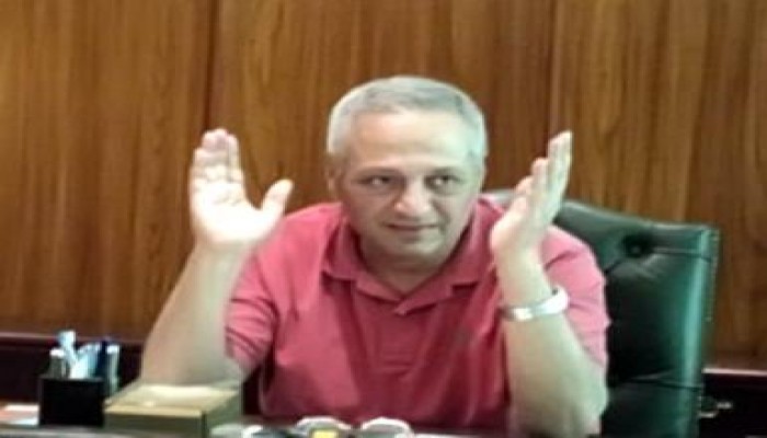 يحدث في مصر !! محافظ البحر الأحمر ومدير الأمن يتنكران لمراقبة سائقي الميكروباص