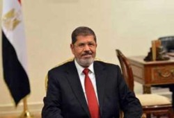 الرئيس مرسي يلتقى برئيس الوزراء ووزيري الدفاع والداخلية والعاملين بديوان الرئاسة