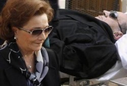 "شباب الثورة" يطالب بضم سوزان مبارك وحواس لقضية فاروق حسني