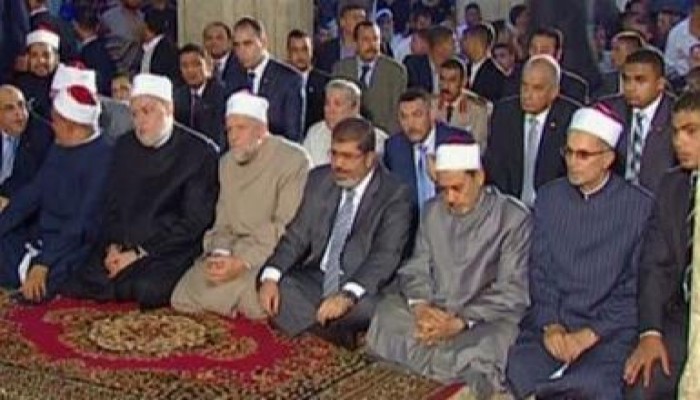 الرئيس مرسى يؤدى صلاة الجمعة بمسجد السيدة زينب