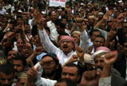 متظاهرون يقتحمون السفارة الامريكية باليمن احتجاجا على الفيلم المسىء