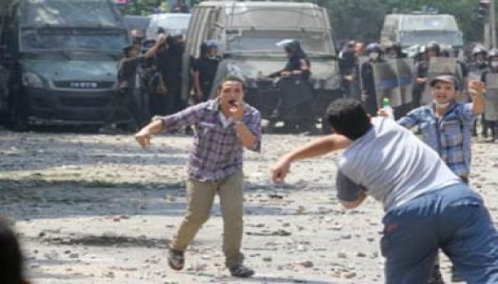 الداخلية: ارتفاع أعداد مصابي الشرطة بأحداث السفارة الأمريكية لـ 99 والقبض على 142 شخص