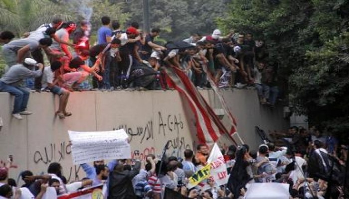 رئيس الوزراء: متظاهرون تلقوا أموالا للاحتجاج أمام السفارة الأمريكية بالقاهرة