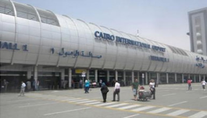 إحباط محاولة تهريب نصف مليون دولار بمطار القاهرة
