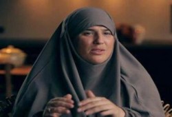 مشاهير أوروبا يعتنقون الإسلام: المطربة الفرنسية" ديامس" تعتنق الإسلام وترتدي الحجاب