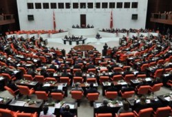 البرلمان التركي يوافق علي شن عمليات عسكرية داخل الأراضي السورية ضد نظام بشار الأسد