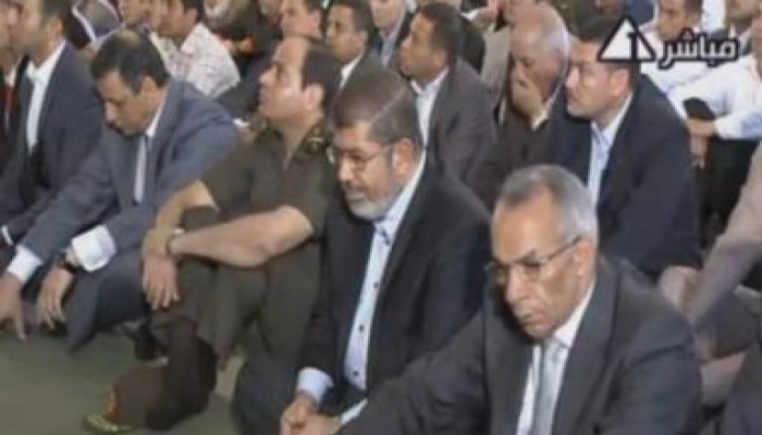 الرئيس مرسي يصلى الجمعة بالعريش ويتفقد الاحوال الامنية بشمال سيناء (متلفز)