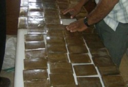 ضبط تشكيل عصابي بحوزته 2.6 كجم هيروين قبل ترويجه داخل البلاد