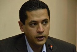 عبد الرحمن يوسف: يبكون على دماء الشهداء.. ويساندون نائب عام فاسد أضاع حق الشهداء