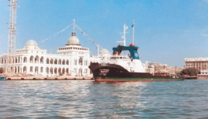 435 مليونا و300 ألف دولار إيرادات قناة السويس خلال سبتمبر