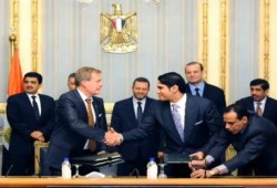 قنديل يشهد عقد "حديد المصريين" مع شركة "دانيللى" الإيطالية بقيمة 210 ملايين دولار (مصور)
