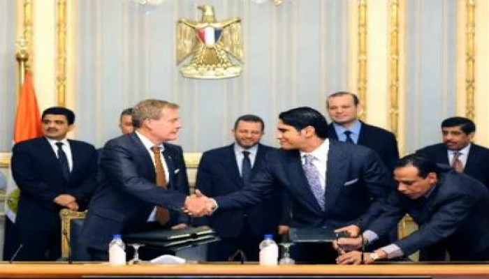 قنديل يشهد عقد "حديد المصريين" مع شركة "دانيللى" الإيطالية بقيمة 210 ملايين دولار (مصور)
