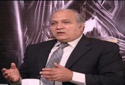 الأشعل: رسالة "مرسي" لـ "بيريز" كاذبة .. ومرسوم تولي السفراء ثابت منذ 100 عام ولا يتغير
