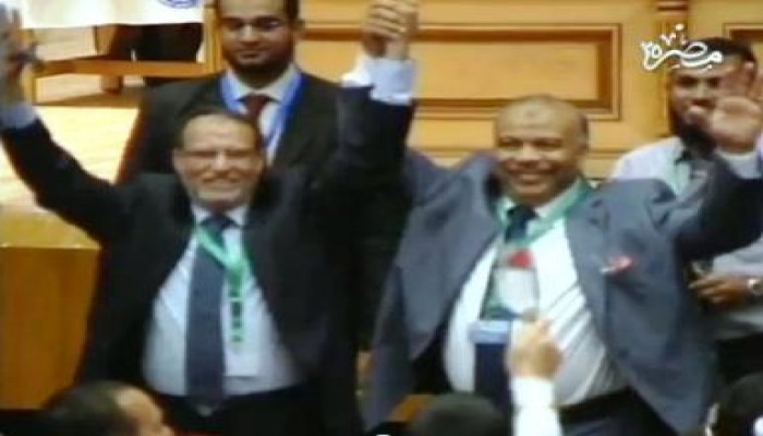 د/ سعد الكتاتنى و د/ عصام العريان عند دخول قاعة انتخابات رئاسة الحزب (متلفز)