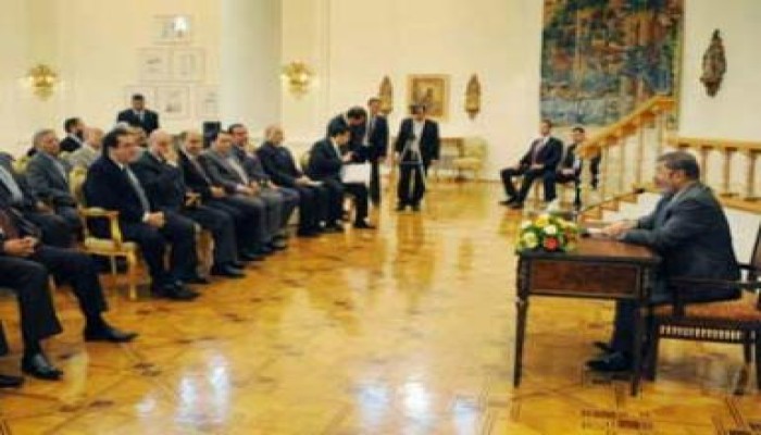 الرئيس يبدأ حوارا وطنيا مع ممثلي الأحزاب والقوى السياسية
