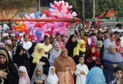 دار الافتاء: صلاة العيد في الخلاء سنة.. ويجوز للمرأة حضورها ما لم يؤد ذلك إلى فتنة
