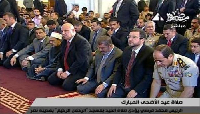 الرئيس مرسي يؤدي صلاة العيد بمسجد الرحمن الرحيم بالقاهرة