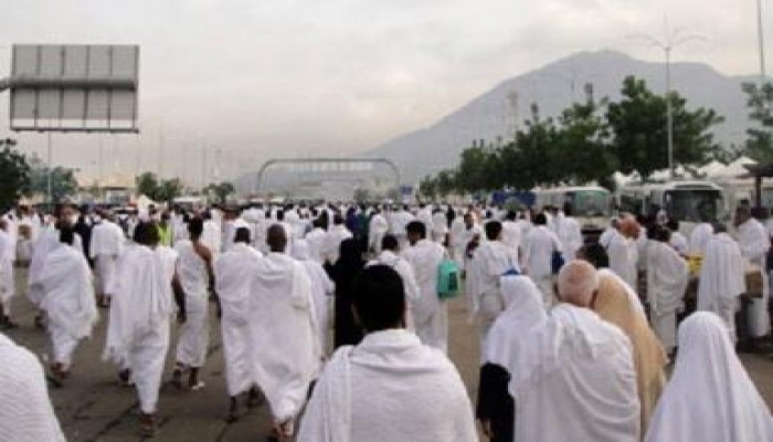 حجاج بيت الله يتوجهون إلي مني لرمي جمرة العقبة