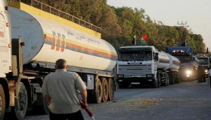 إدخال 6 شاحنات سولار إلى قطاع غزة بتمويل قطري