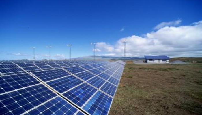 مصر تخطط لإنتاج 3500 ميجاوات من الكهرباء باستخدام طاقة الشمس والرياح