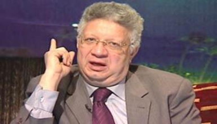 مرتضى منصور يتطاول على أخو شهيد لإتهامه بأن يده ملطخة بدماء الشهداء (متلفز)