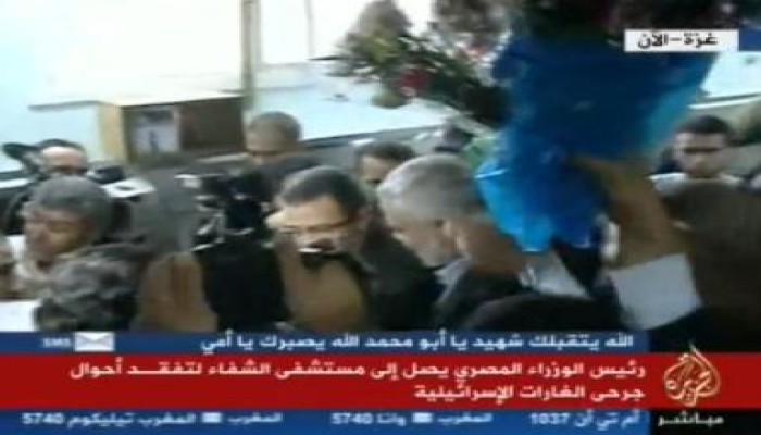 قنديل يزورمستشفي الشفاء للاطمئنان علي جرحي العدوان الصهيونى على غزة (متلفز)