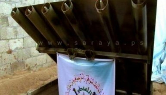 سرايا القدس تكشف عن استخدامها راجمة صواريخ ارضية مطورة في قصف الكيان الصهيوني (متلفز)