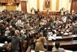 نواب الشعب يعتصمون أمام الدستورية احتجاجًا على حل البرلمان