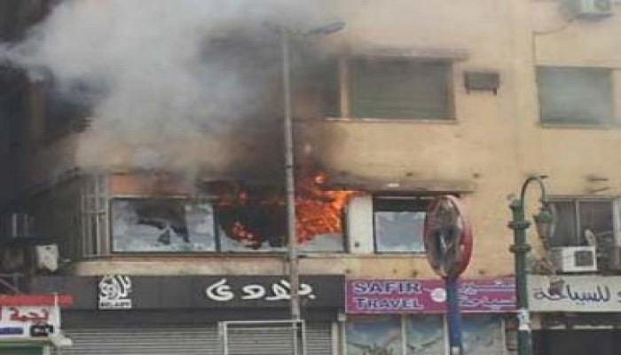 السيطرة على حريق باستوديو  قناة الجزيرة مباشر مصر بعد القاء زجاجات الملوتوف على مكتبها