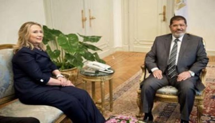 الرئيس مرسي يستقبل كلينتون لبحث إيقاف تصعيد الموقف في غزة