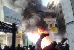 بلطجية التيار الشعبي والدستور يحرقون مقر حزب الحرية والعدالة بالاسكندرية (صور)