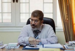 الرئيس مرسي يجتمع بمساعديه ومستشاريه