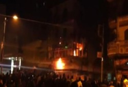 بلطجية يحرقون مقر حزب الحرية والعدالة بالمنصورة (متلفز)