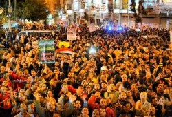 عشرات الآلاف يخرجون بالأسكندرية دعما لقرارات الرئيس محمد مرسي (صور)