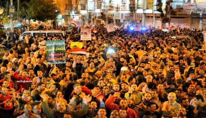 عشرات الآلاف يخرجون بالأسكندرية دعما لقرارات الرئيس محمد مرسي (صور)