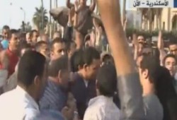 مظاهره معارضه للإعلان الدستورى تنقلب إلى تأييد الرئيس مرسى(متلفز)