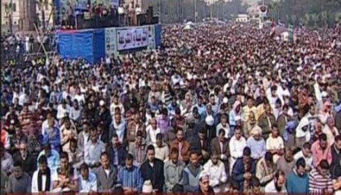 توافد الحشود على ميدان نهضة مصر في مليونية "الشرعية والشريعة" (صور)