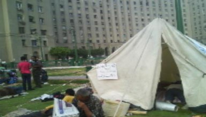 التحرير بلا متظاهرين رغم دعوات الإعتصام والخيام " مليئة بالمياه المعدنية والشيشة "