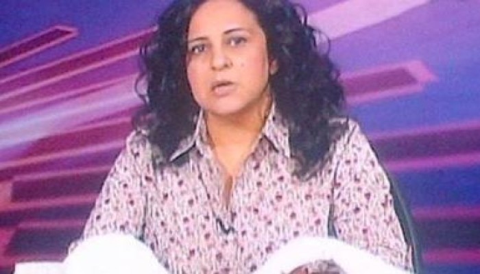 أحمد عبد العليم يفجر فضيحة مذيعة الكفن بنت الفلول