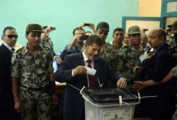 رئيس الجمهورية يدلي بصوته في الاستفتاء