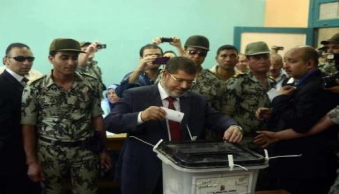 رئيس الجمهورية يدلي بصوته في الاستفتاء