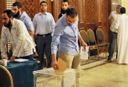 توافد المصريون بالخارج للمشاركة في آخر ايام الاستفتاء على الدستور