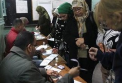 لجنة الانتخابات تقرر زيادة عدد موظفي لجان الاستفتاء لتفادي الزحام