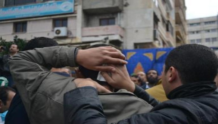 اعتداء مليشيات جبهة الانقاذ على الاسلاميين أمام مسجد القائد ابراهيم (صور)