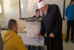 مفتى الجمهورية  يطالب القوي السياسية والأحزاب بقبول نتيجة الاستفتاء